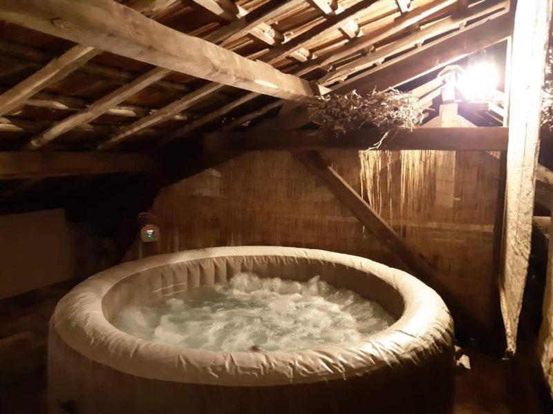 Gite, Jacuzzi & Vin Au Grenier De Madiran מראה חיצוני תמונה